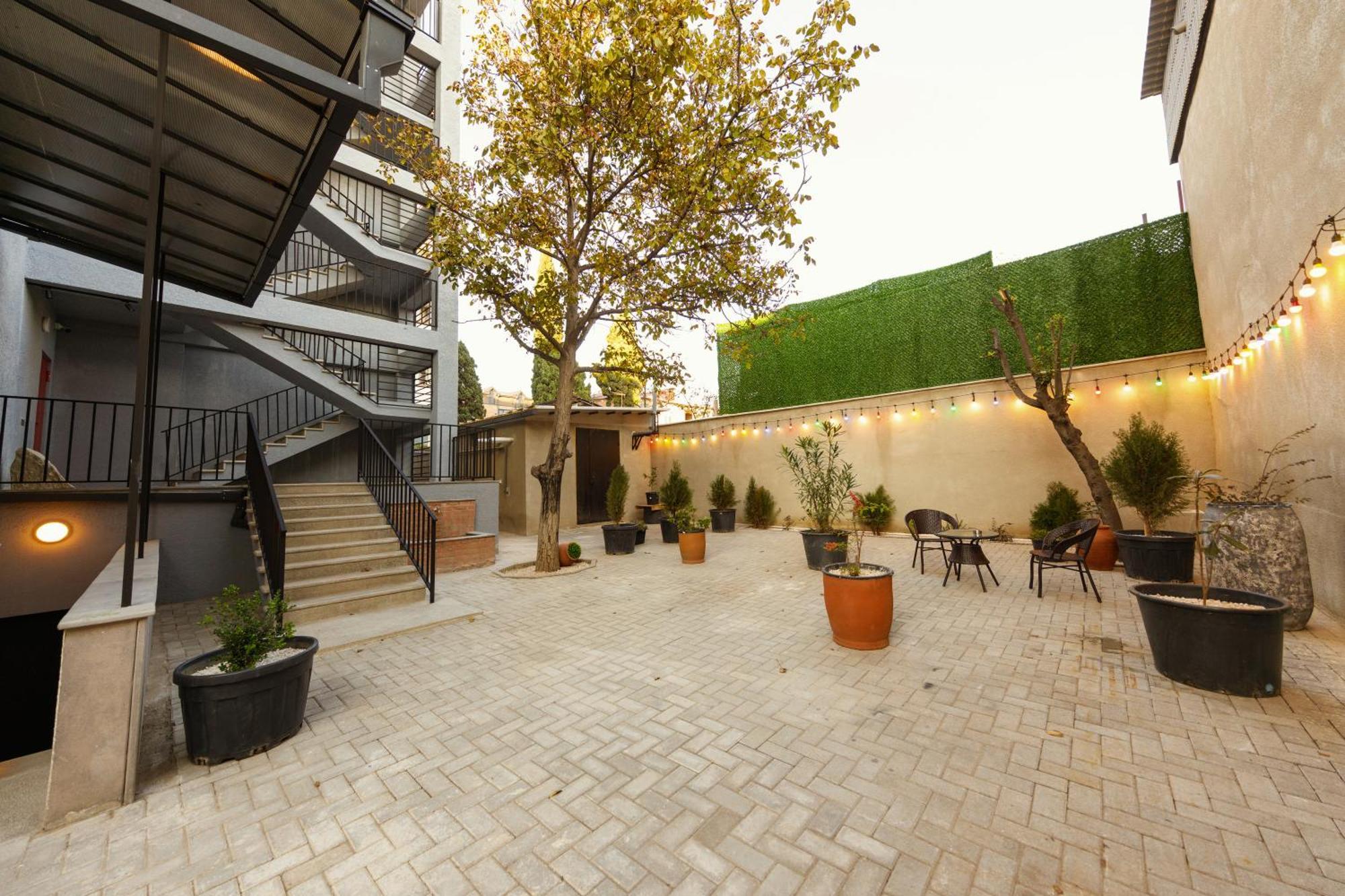 Doors Hotel Тбилиси Екстериор снимка